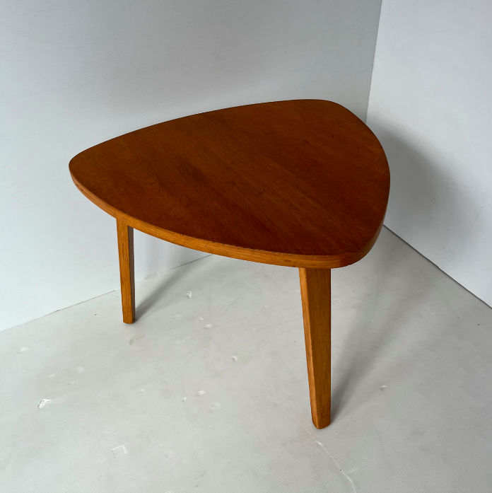 Table basse forme libre « bowwood » – D 62 x H 46 cm – 269 €