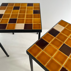 table carreaux de ceramique miel jaune marron mado jolain 1950 french design dessus detail