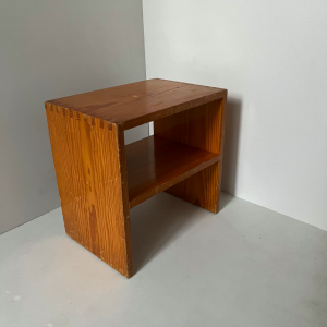 table de chevet en pin style perriand brocante paris