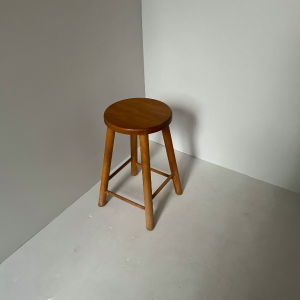 tabouret bois clair table de chevet paris batignolles vintage decoration vintage paris montmartre