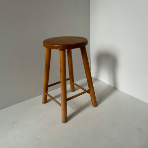 tabouret bois clair table de chevet paris batignolles vintage decoration vintage paris rue nollet