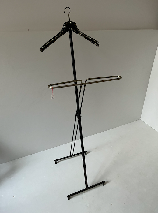 Valet de chambre pliable 1950s en métal – L36 x P44 x H137 cm – 180 €