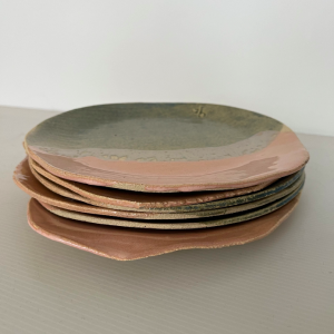 assiette ceramique rose vert piece unique agnes beurel lartetlafacon boutique de caroline terre