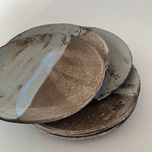 assiette ceramique terre email gris bleu piece unique agnes beurel lartetlafacon boutique de caroline deco