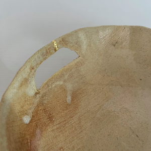 ceramique objets paris agnes beurel coupe ecru kintsugi anse detail