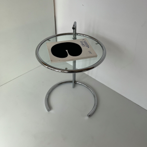 desserte metal tubulaire chromé et verre trempé eileengray E1027 ClassiCon table hauteur reglable 3:4
