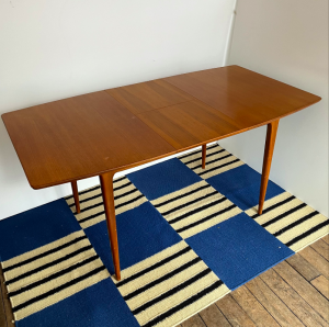 table a manger macintosh vintage tapis coton rayé bleu blanc noir midcentury paris