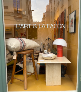 table basse carre travertin