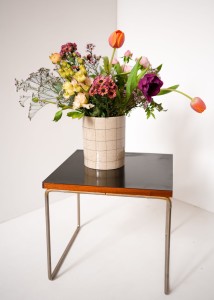 table volante noir steiner pierre guariche vase ceramique ecru capucine valentin