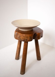 tabouret brutaliste bois massif coupe ceramique saladier capucine valentin