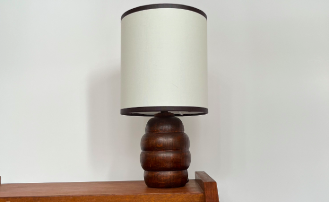 Lampe à poser en bois tourné – 149 € soldé 120 €