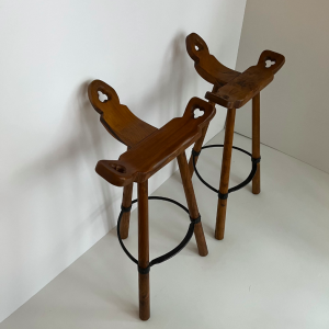 4 tabourets hauts vintage brutaliste en bois massif antiquités