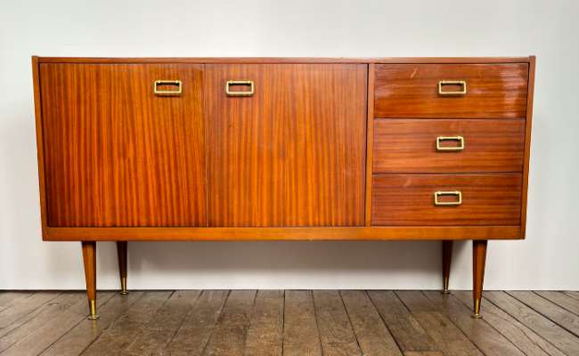 Enfilade vintage Remploy, 1960 – L137 x P43 x H74 cm – 1150€ soldé 990 €