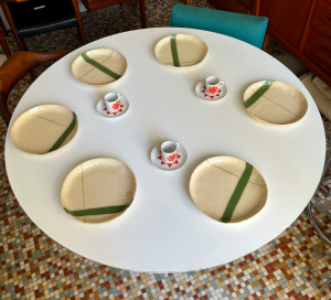 assiettes ceramiques ecru torchon de cuisine verte agnes beurel assiette creuse
