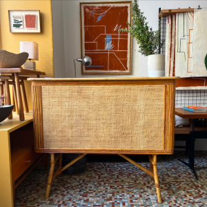 bar vintage en rotin galerie art paris lannexe batignolles tentures coton avrandinis
