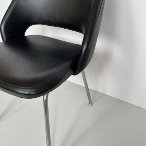 chaise de bureau cuir noir metal chromé conference detail