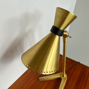 lampe de bureau a poser doré abatjour diabolo pied gongdesign cedre rouge