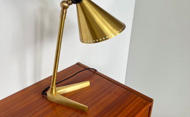 Luminaires Gong Design – 245 € (appliques) / 340 € (lampe à poser)