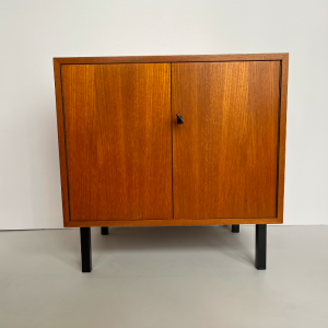 meuble rangement en teck a portes pied metal meuble tv midcentury galerie danoise paris montmartre