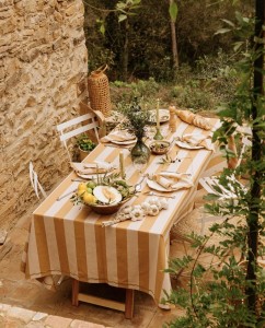 nappe rayé irving nude maison dinette maison corse decoraton de table douce beige nappe paris batignolles