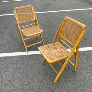 paire de chaises pliantes cannage vintage bois clair brocante paris assises cannees