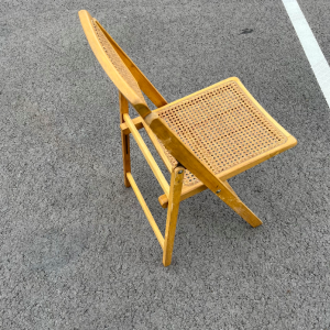 paire de chaises pliantes cannage vintage bois clair brocante paris montmartre