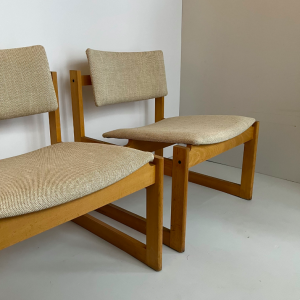 paire de chauffeuses fauteuils vintage michel mortier french design antiquaire paris puces tissu clair chiné galerie meuble paris