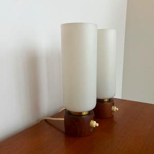 paire de lampe de chevet tube teck vintage opaline interrupteur poussoir luminaires anciens paris batignolles lartetlafacon