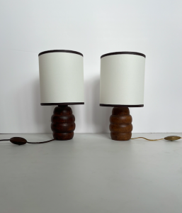 paire de lampes en bois tourné foncé abatjour sur mesure