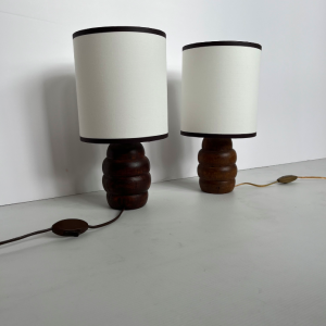 paire de lampes en bois tourné foncé abatjour sur mesure luminaire