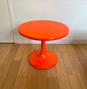 table basse pied tulipe orange à repeindre