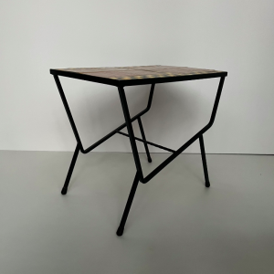 table dappoint vintage carreaux carrelage ocre jaune ceramique pied fer forgé metal noir