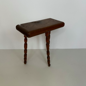 tabouret brutaliste ancien bois massif 3:4