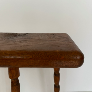 tabouret brutaliste ancien bois massif detail assise decoration