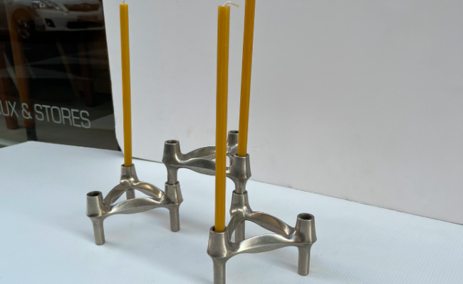 Bougeoirs Stoffnagel en acier chromé – D11 x H7 cm – 45 € l’un