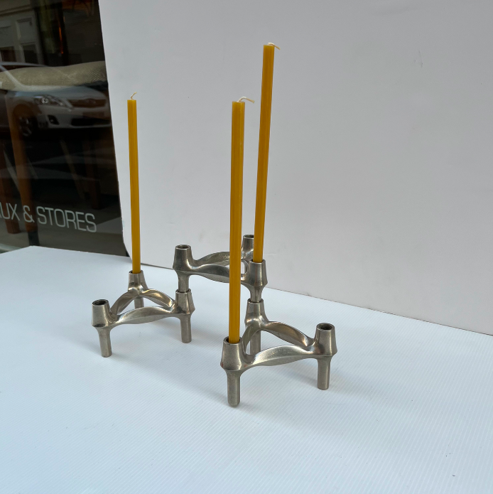 Bougeoirs Stoffnagel en acier chromé – D11 x H7 cm – 45 € l’un