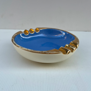 cendrier vide poche interieur bleu ciel exterieur blanc or paris9eme