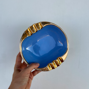 cendrier vide poche interieur bleu ciel exterieur blanc or verceram