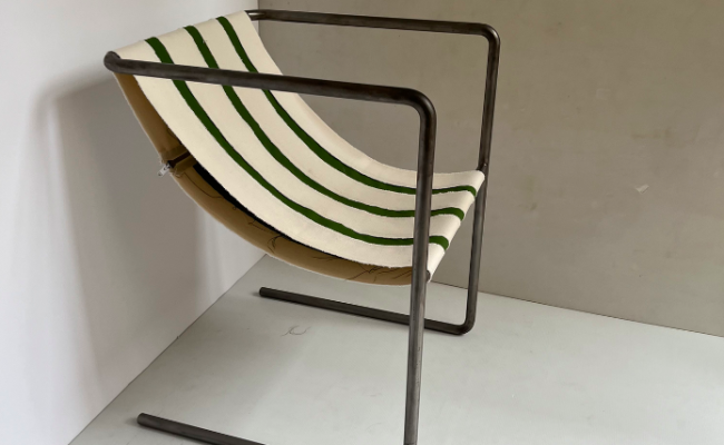 Chaise designer Avrandinis coton et acier tubulaire – 850 €