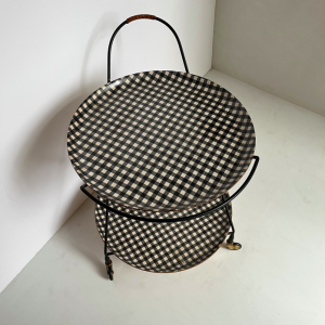 chariot desserte a roulette paul nagel ary sweden vintage trolley scadninave a carreaux vivhy noir et blanc lartetlafaconparis vintage