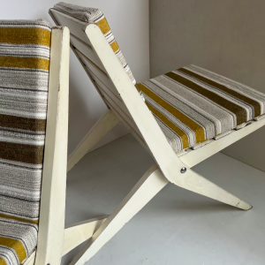 chauffeuses pliantes scissor chairs dans le gout de pierre jeanneret coussin rayées ocre jaune blanc ecru kaki