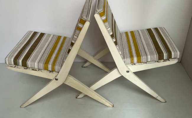 Paire de chauffeuses  pliantes – L 53 x P 75 x H 72(38) cm – 750€