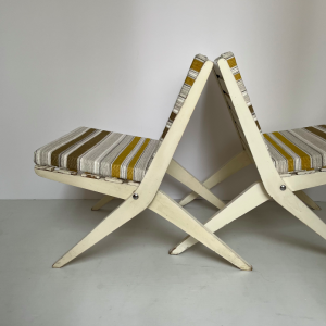 chauffeuses pliantes scissor chairs dans le gout de pierre jeanneret coussin rayées ocre jaune blanc ecru kaki lannexe lartetlafacon meubles paris profil