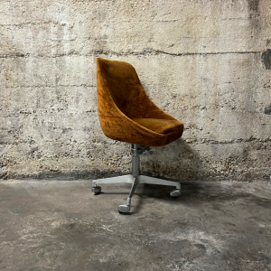 fauteuil de bureau a roulettes annees1970 velours camel marron sieges vintage seconde main paris batignolles