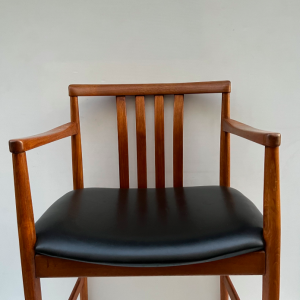fauteuil de bureau en teck et skai noir vintage westnova furniture norway chaise barrau dossier accoudoir