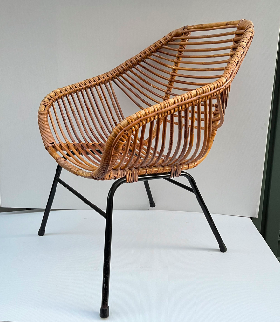 Fauteuil corbeille en rotin, rare modèle hollandais – 340 €