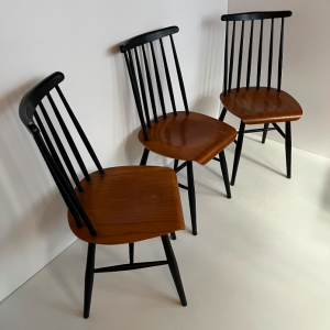 serie de 6 chaises vintage fanett tapiovaara bois et dossier a barreaux noirs galerie