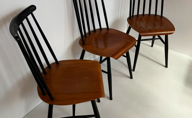 Série de 4 chaises Ilmari Tapiovaara – 150 € pièce