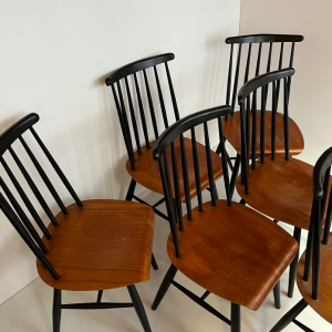 serie de 6 chaises vintage fanett tapiovaara bois et dossier a barreaux noirs galerie mobilier paris brocante batignolles dessu