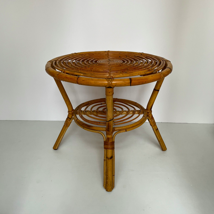 Table basse ronde en rotin vintage – D 68 x H 60 cm – 289 €